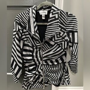 Joseph Ribkoff Stylish Geometric Design Jacket
super stylish black & gray